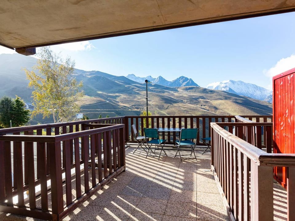 Appartement spacieux 8 pers, Peyragudes, terrasse, parking gratuit, avantages location ski - FR-1-695-44 Apartment in Catalonia