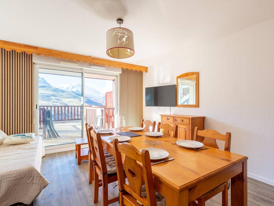 Appartement spacieux 8 pers, Peyragudes, terrasse, parking gratuit, avantages location ski - FR-1-695-44 Apartment in Catalonia