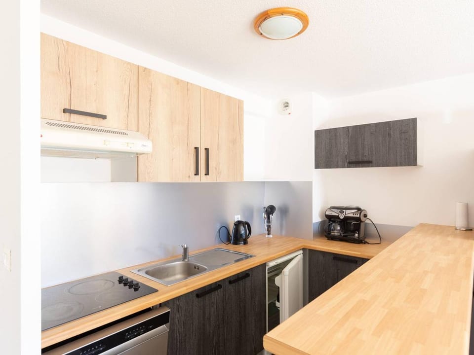Appartement spacieux 8 pers, Peyragudes, terrasse, parking gratuit, avantages location ski - FR-1-695-44 Apartment in Catalonia