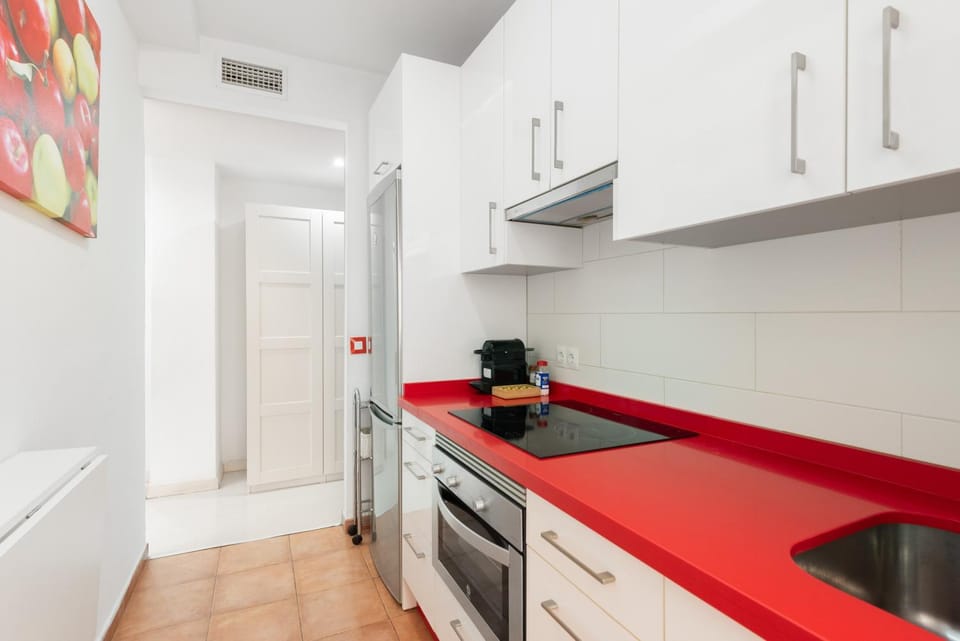 Kitchen or kitchenette, oven