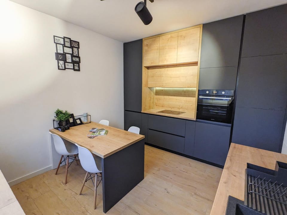 Kitchen or kitchenette, Dining area, dishwasher, minibar, pet friendly, stove