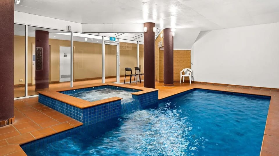 Beachfront Bliss - shared indoor pool & spa House in Cowes