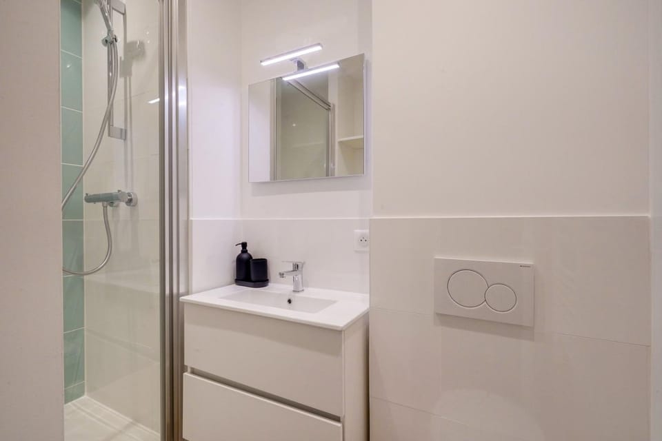 Shower, Bathroom