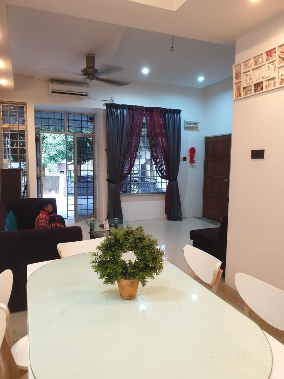Living room, Seating area, Dining area, fireplace, air conditioner
