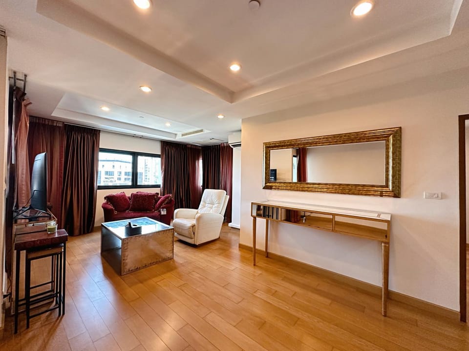 TV and multimedia, Living room, Photo of the whole room, Seating area