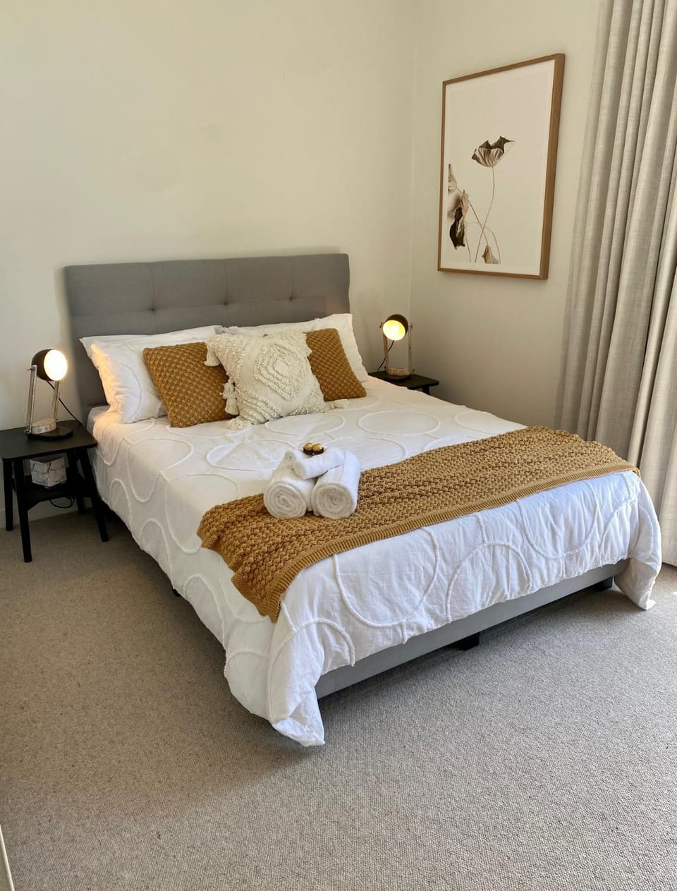 Bed, Bedroom, towels