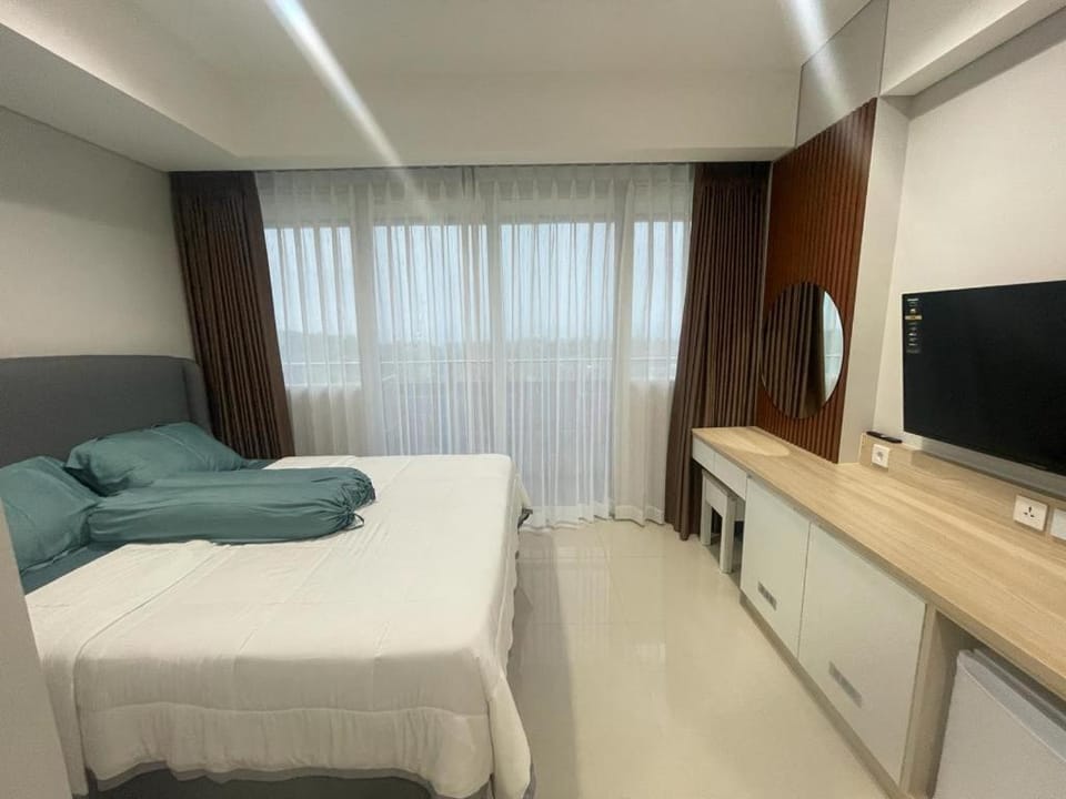 Photo of the whole room, Bedroom
