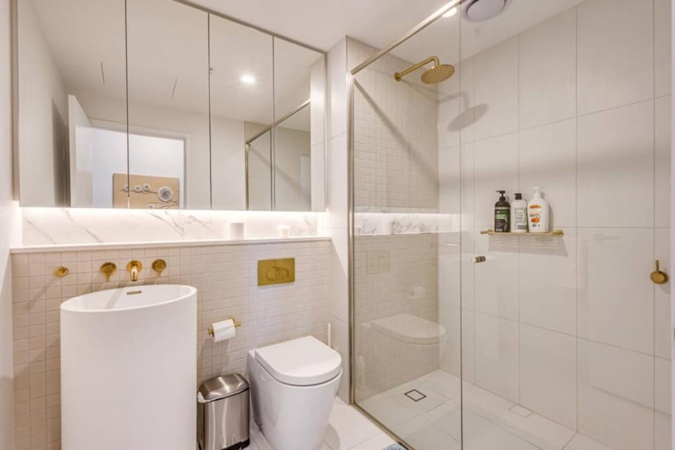 Hotel-style Apartment BoxHill FREE Parking Netflix Apartment in Melbourne