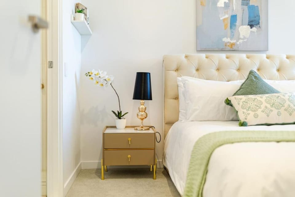 Hotel-style Apartment BoxHill FREE Parking Netflix Apartment in Melbourne
