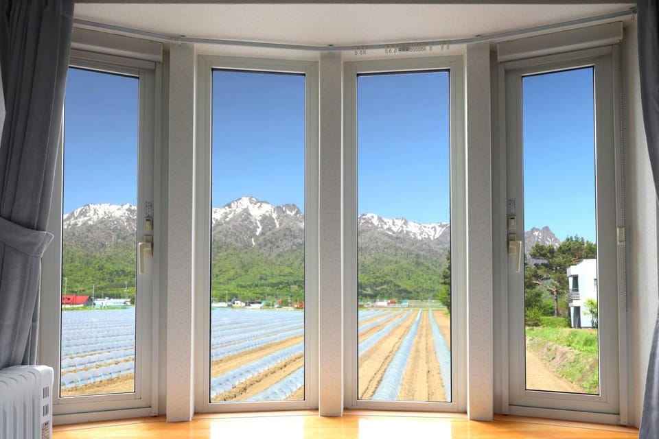 Bedroom, Mountain view