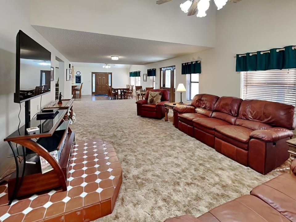 TV and multimedia, Living room, Seating area, furniture