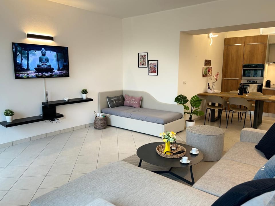 TV and multimedia, Kitchen or kitchenette, Living room, Seating area, Dining area, Evening entertainment