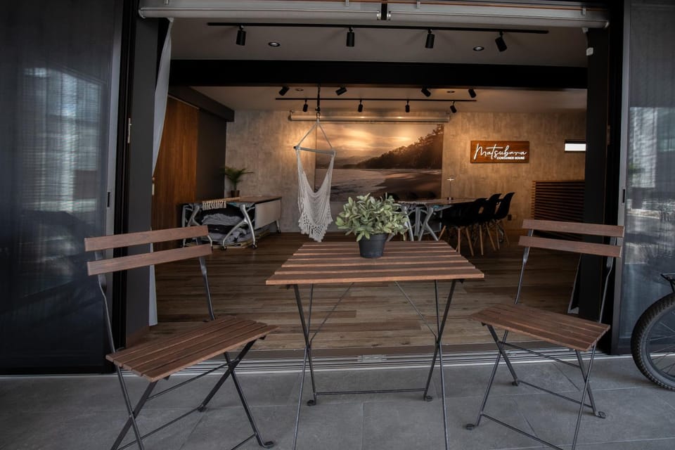 Seating area, Dining area