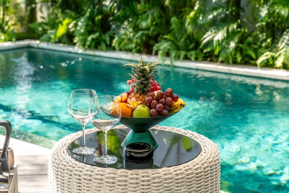 Day, Swimming pool