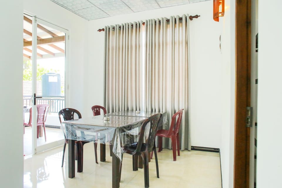 Seating area, Dining area