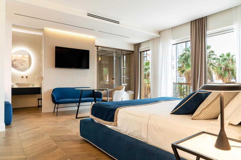 TV and multimedia, Photo of the whole room, Bedroom