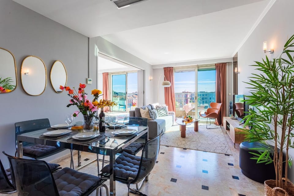 Living room, Dining area