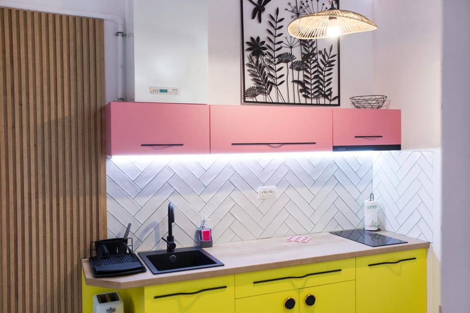 Seek and Hide - Csilla's Tiny Hideaway Apartment in Brasov