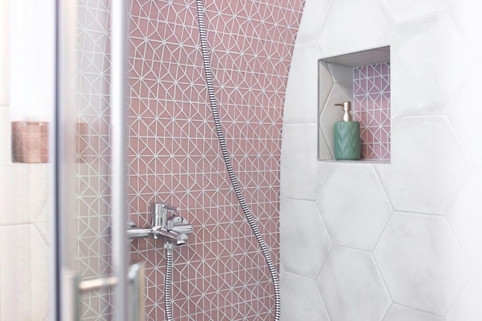 Seek and Hide - Csilla's Tiny Hideaway Apartment in Brasov