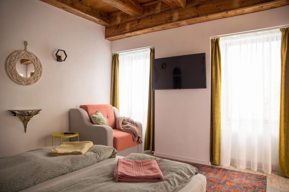Seek and Hide - Csilla's Tiny Hideaway Apartment in Brasov