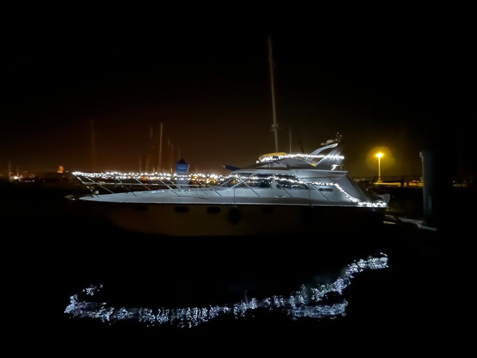 El yate de las luces Docked boat in Vigo