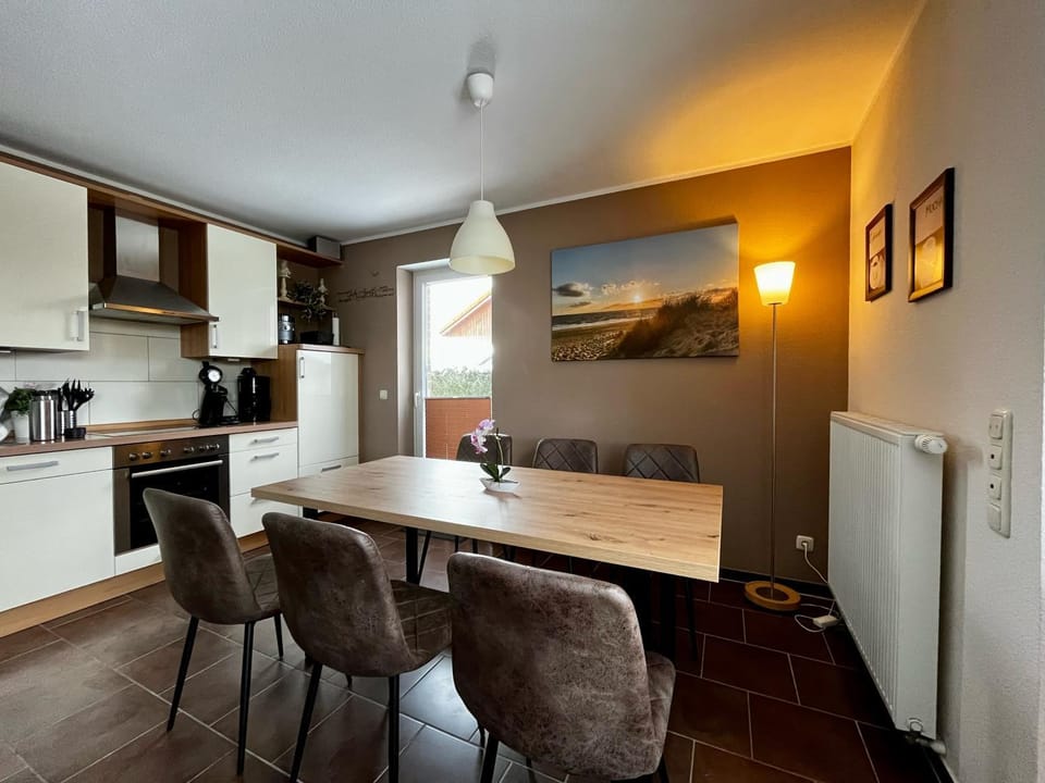Dining area, kitchen