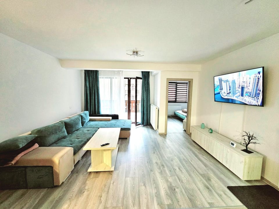 Communal lounge/ TV room, TV and multimedia, Living room, Seating area, Evening entertainment