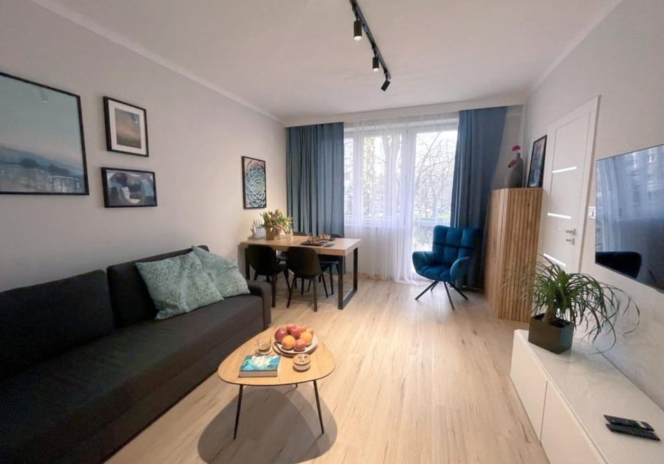 TV and multimedia, View (from property/room), View (from property/room), Living room, Seating area, Dining area
