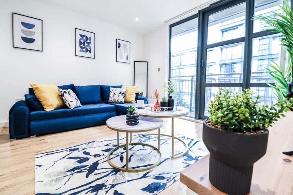 Canary Wharf-10% discount-Fibre Wifi-5mins to Tube Apartment in London