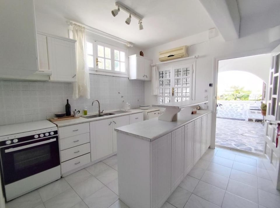 Renovated apartment in the heart of Paroikia. Apartment in Paros