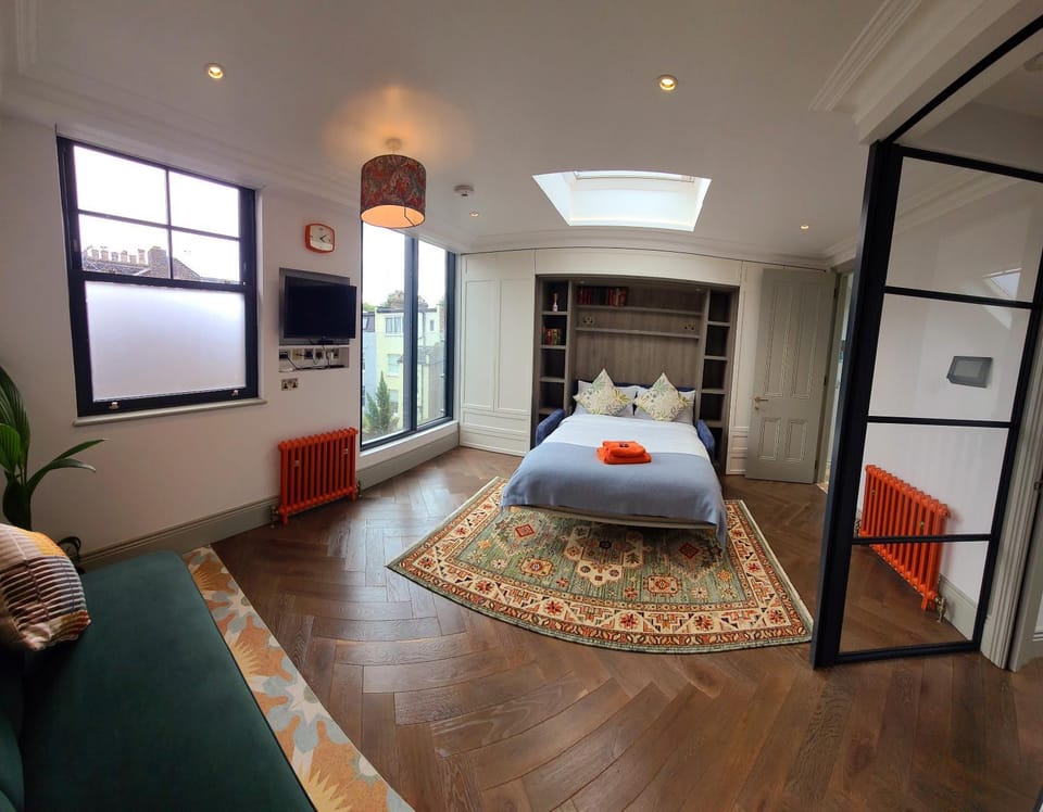 Photo of the whole room, Bedroom