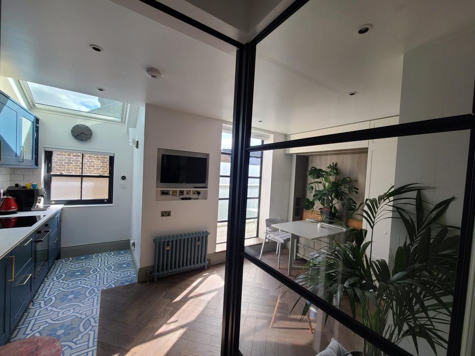 Kitchen or kitchenette, Living room