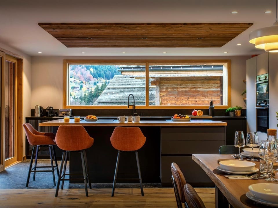 Dining area, kitchen