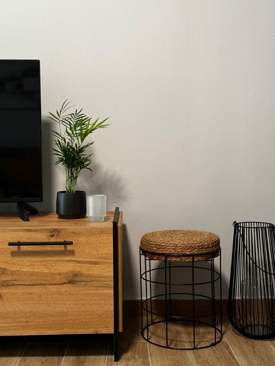 TV and multimedia, Decorative detail, hair dresser