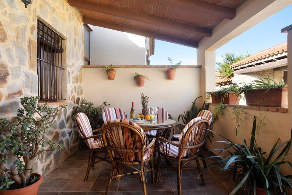 Property building, Balcony/Terrace, Living room