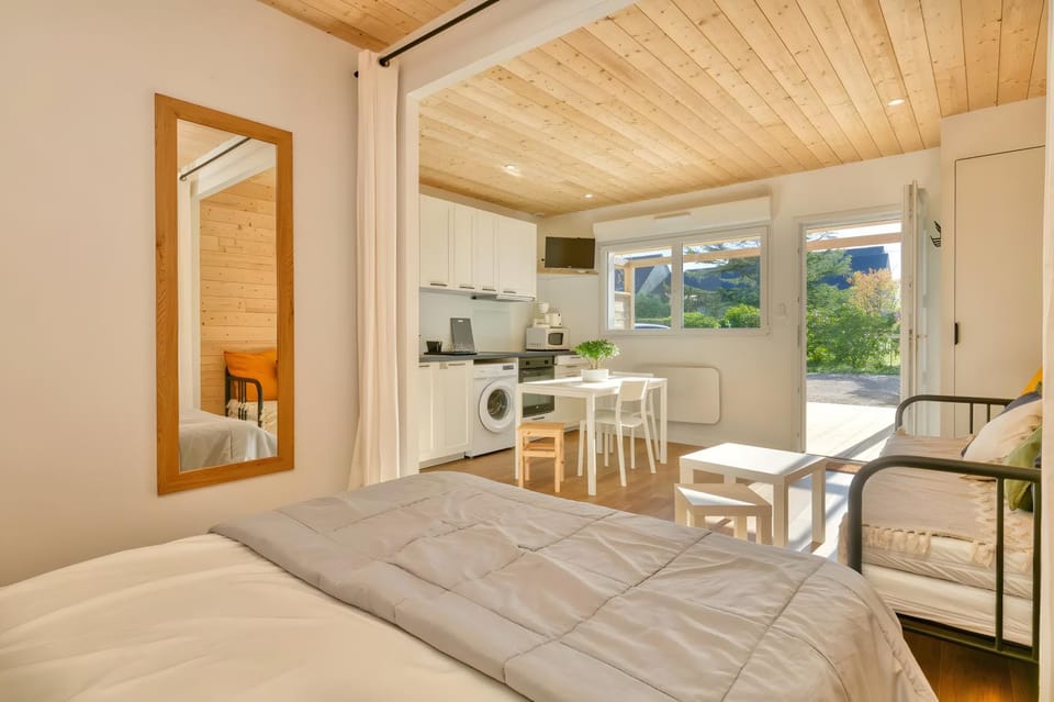 Property building, Living room, Bedroom
