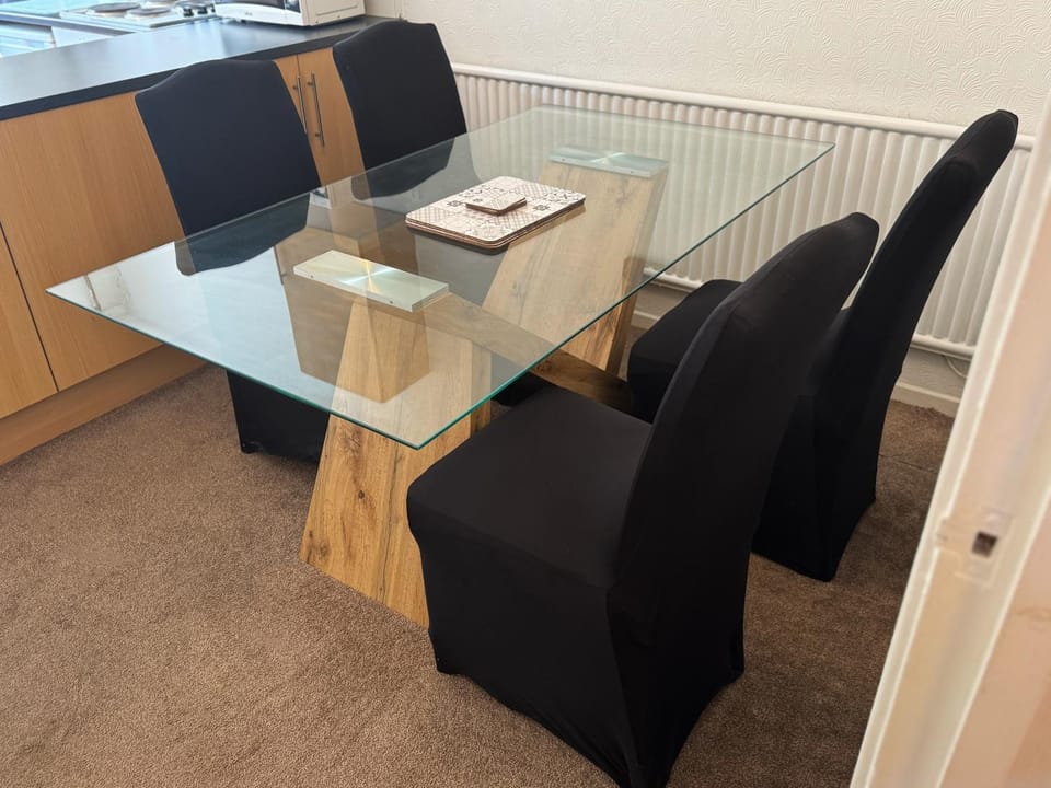 Dining area, kitchen