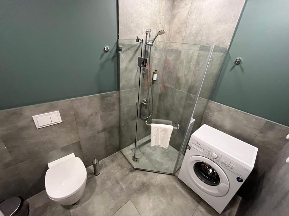 Shower, Bathroom, towels, washing machine