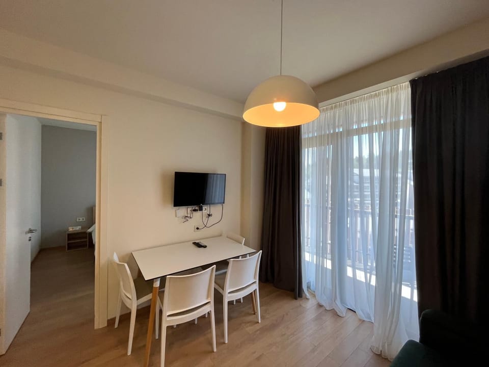 TV and multimedia, Living room, Dining area