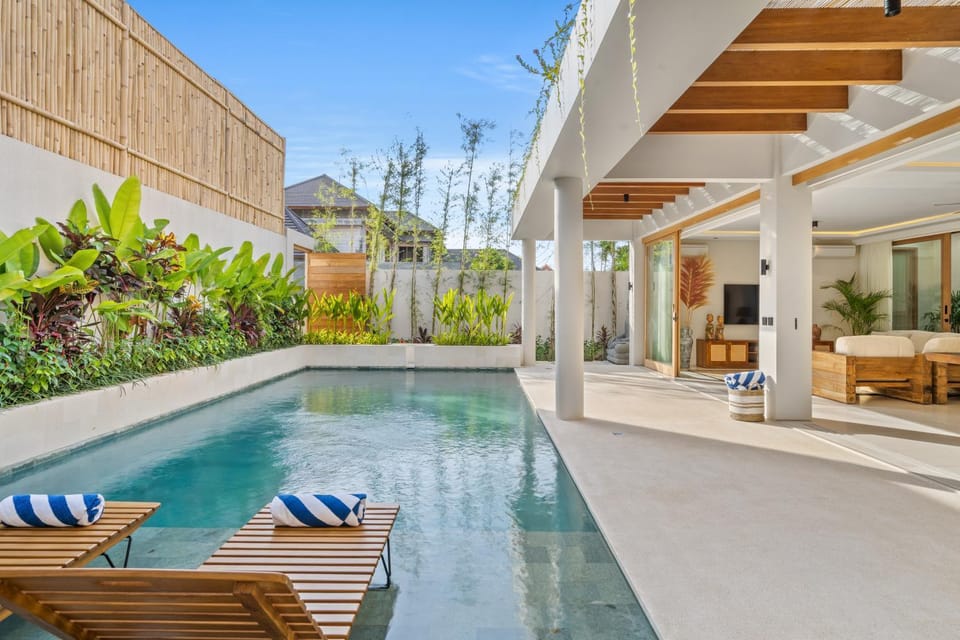 Property building, Swimming pool