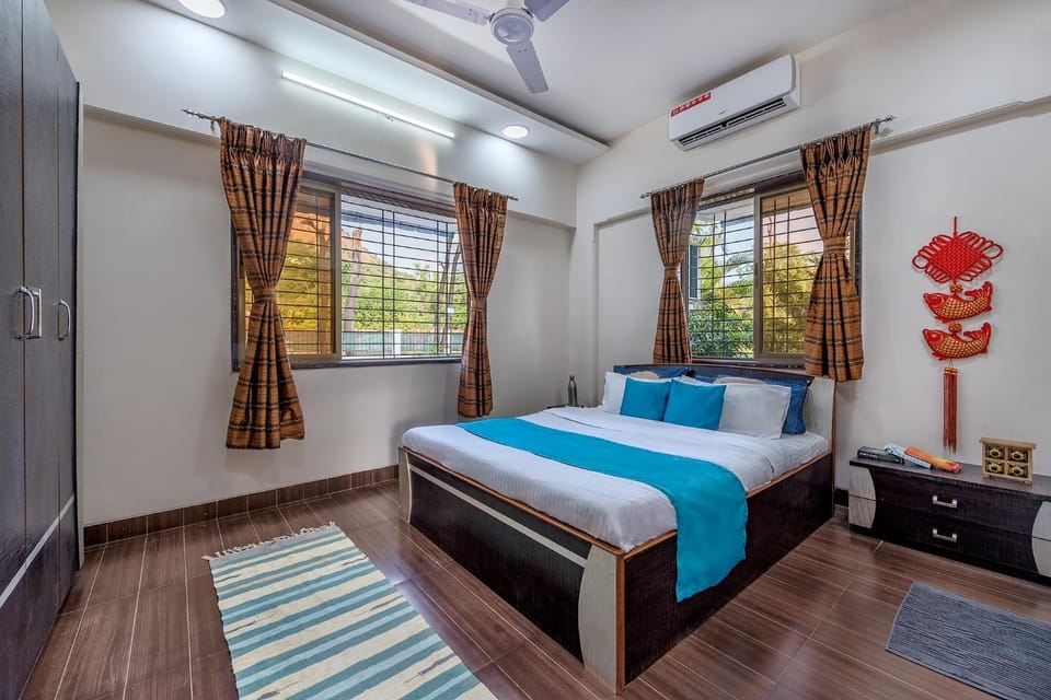 Bed, Bedroom, fireplace, air conditioner
