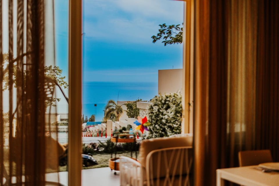 Natural landscape, View (from property/room), Balcony/Terrace, Seating area, Sea view
