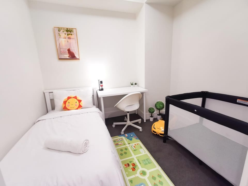 Bed, Photo of the whole room, Bedroom, cot, hair dresser