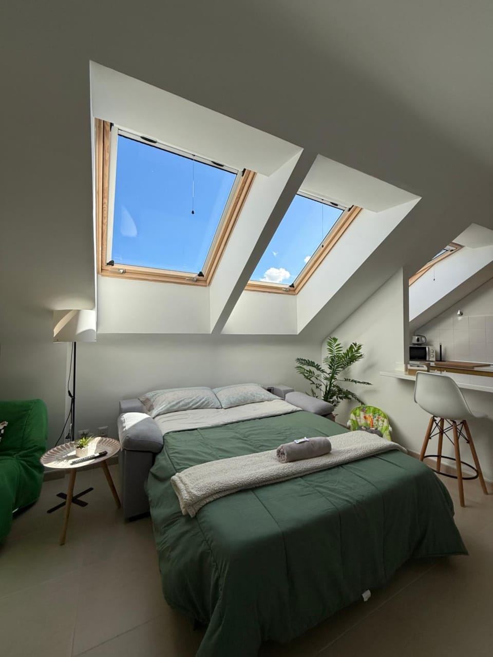 Bed, Living room
