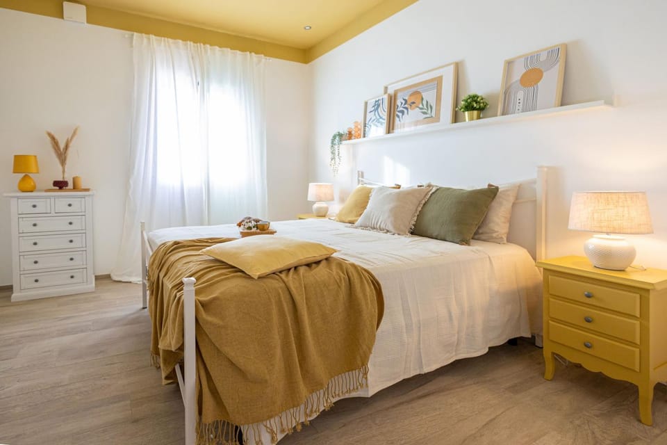 Bed, Photo of the whole room