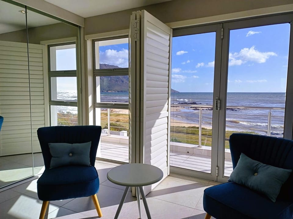 Patio, Day, Natural landscape, View (from property/room), Balcony/Terrace, Living room, Seating area, Sea view