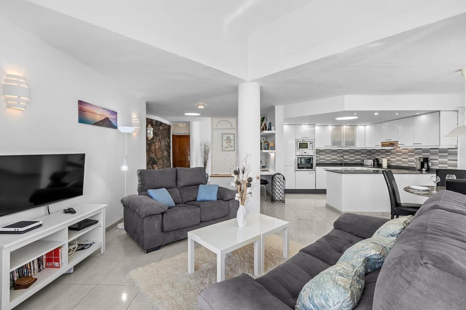 Sea View Villa, Pool & 2 min to Beach Villa in Costa Teguise