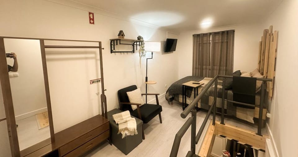 Bed, TV and multimedia, Living room, Photo of the whole room, Bedroom, hair dresser
