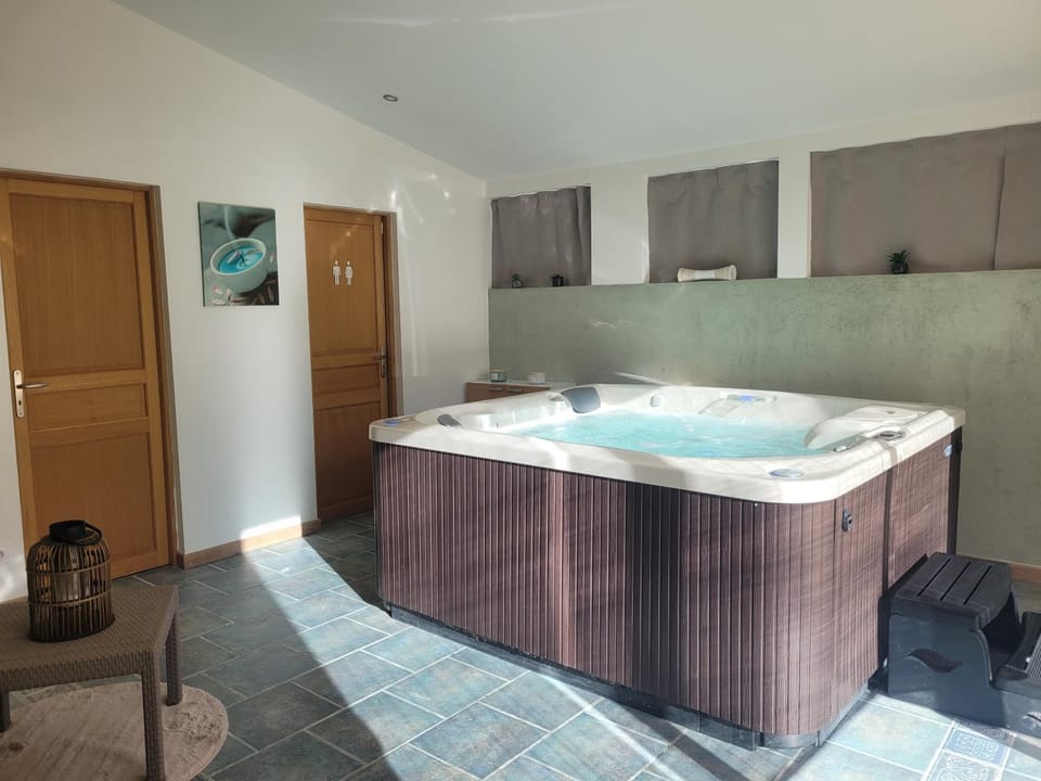 Hot Tub, Spa and wellness centre/facilities, Area and facilities