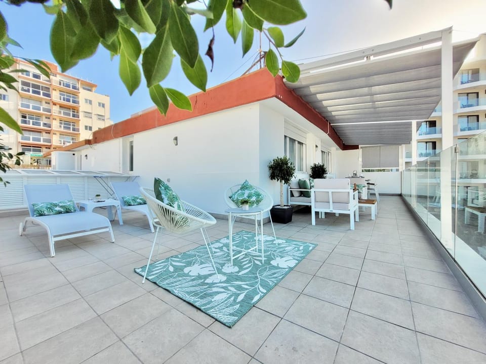 Balcony/Terrace, sunbed
